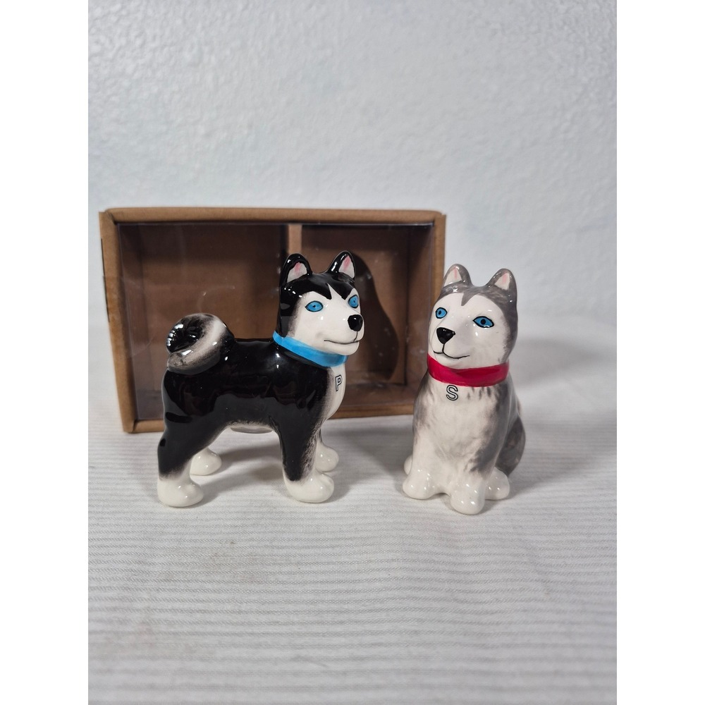 Alaska Outpost Huskies Salt & Pepper Shaker Set Ceramic Dog Figurines Blue Eyes